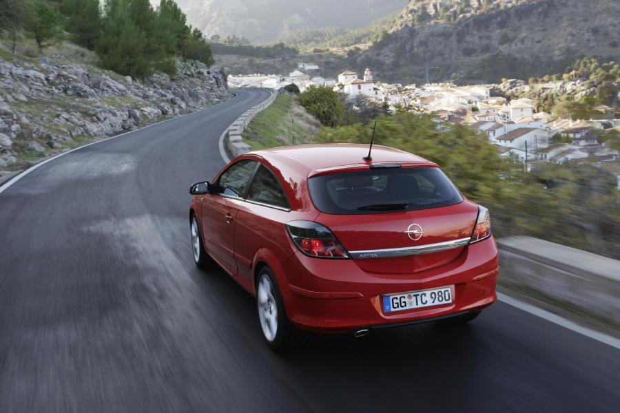  Opel Astra GTC 2005 года  (фото 51 из 212)